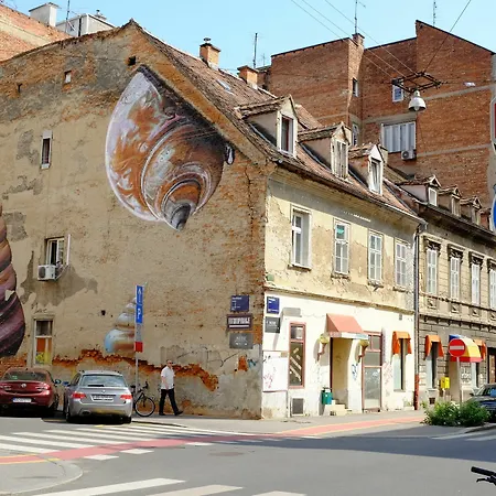 Hostel Lovecroatia - 'pax Nest' Zagreb