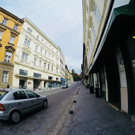 Hostel Lovecroatia - 'pax Nest' Zagreb